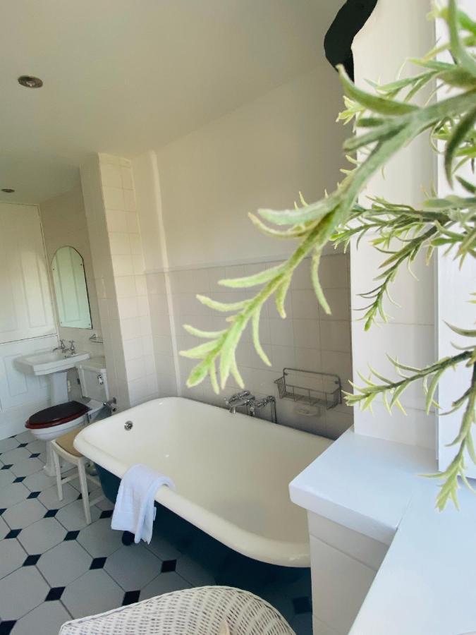 Bed and Breakfast Burford House Bh Экстерьер фото